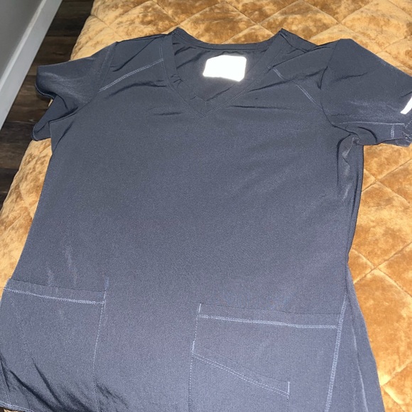 Heather grey scrub top - Picture 2 of 4